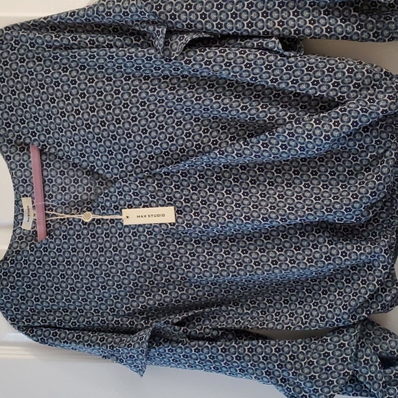 Max Studio blouse - Picture 2 of 5